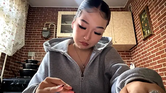 EmmaLeexth online show from March 19, 2026, 11:32 am