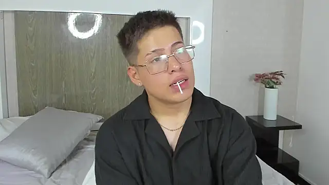 davidcruz16 online show from October 3, 2025, 3:30 am