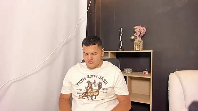 NathanGrand  online show from September 29, 2025, 4:08 am