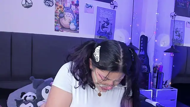 Snapshot of SabrinaV_ chatting on August 6, 2026, 11:27 am SabrinaV online show from August 6, 2026, 11:27 am