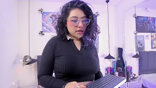Snapshot of SabrinaV_ chatting on July 4, 2026, 11:27 am SabrinaV online show from July 4, 2026, 11:27 am