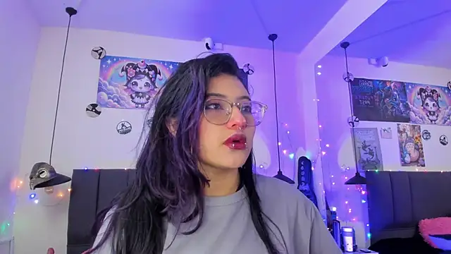 Snapshot of SabrinaV_ chatting on June 11, 2026, 11:18 am SabrinaV online show from June 11, 2026, 11:18 am