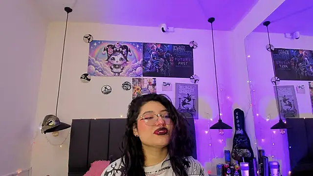 Snapshot of SabrinaV_ chatting on June 4, 2026, 11:26 am SabrinaV online show from June 4, 2026, 11:26 am