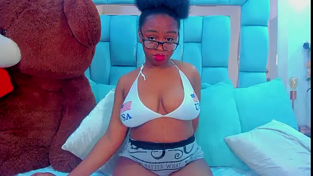 Snapshot of hazellanee chatting on March 29, 2026, 5:20 am hazellanee online show from March 29, 2026, 5:20 am