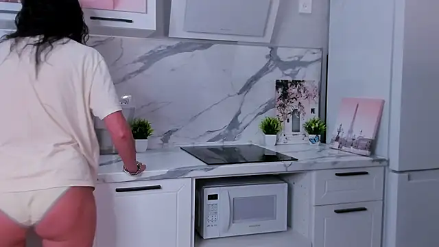 HOT MAMMY online show from September 24, 2025, 4:13 pm