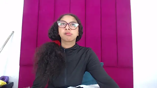 TinyStar15 online show from November 11, 2025, 8:47 pm