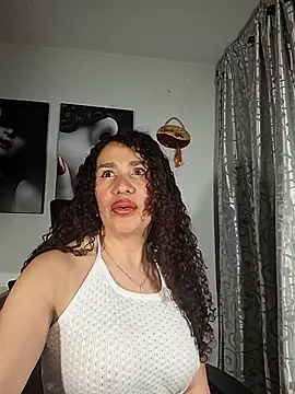 Snapshot of Lina_444 chatting on November 27, 2025, 1:17 am Lina 444 online show from November 27, 2025, 1:17 am