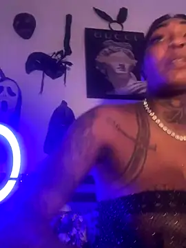 Snapshot of QUEENCALIMOD chatting on November 17, 2025, 8:29 am QUEENCALIMOD online show from November 17, 2025, 8:29 am