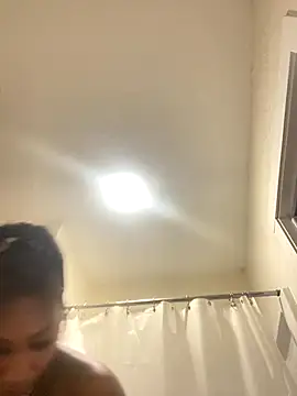 Snapshot of QUEENCALIMOD chatting on November 14, 2025, 4:05 am QUEENCALIMOD online show from November 14, 2025, 4:05 am