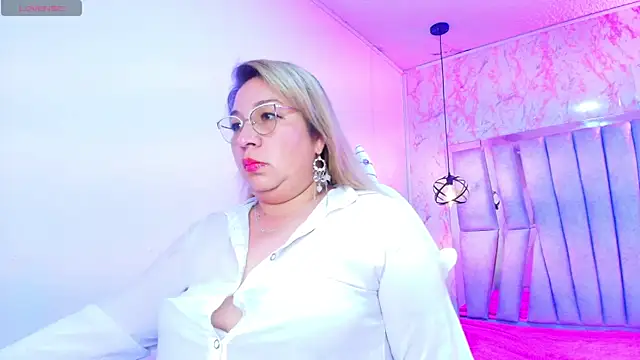 MaylinRosse  online show from October 17, 2025, 7:48 pm