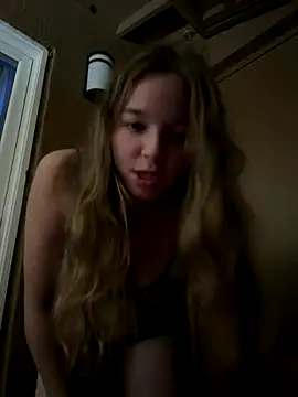 Snapshot of blondefun3818 chatting on October 20, 2025, 2:46 am blondefun3818 online show from October 20, 2025, 2:46 am