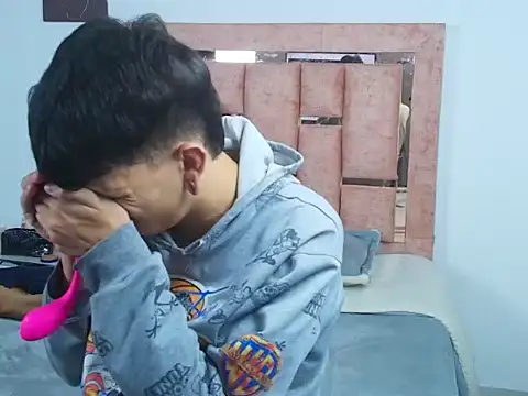 Snapshot of DemianSalvatore chatting on December 5, 2025, 8:17 pm DemianSalvatore online show from December 5, 2025, 8:17 pm