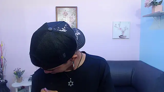 Snapshot of David_925_ chatting on November 2, 2025, 2:11 pm David 925 online show from November 2, 2025, 2:11 pm