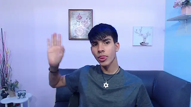 Snapshot of David_925_ chatting on October 26, 2025, 4:24 am David 925 online show from October 26, 2025, 4:24 am