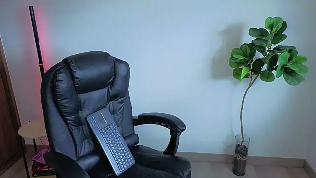 Snapshot of amyross_s1 chatting on October 15, 2025, 4:48 pm amyross s1 online show from October 15, 2025, 4:48 pm