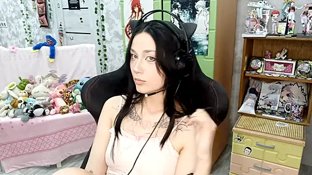 MiaJuiceee online show from October 6, 2025, 11:00 am