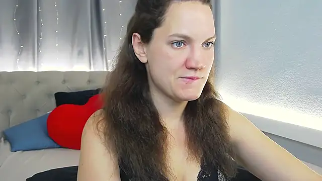 IvetaRayy online show from October 3, 2025, 1:01 pm
