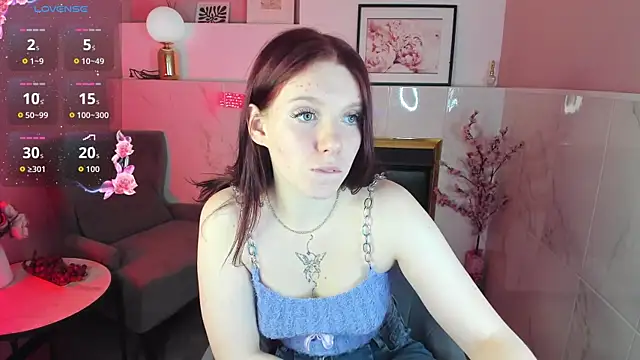 Layla Glam online show from October 8, 2025, 1:23 pm