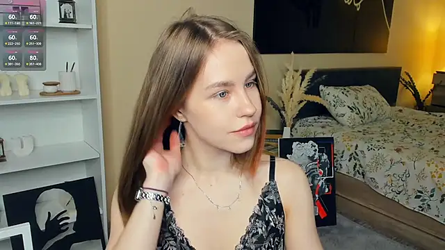 MaliaBourraine online show from May 4, 2026, 7:44 am