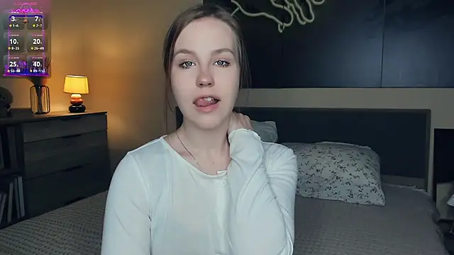 Snapshot of MaliaBourraine chatting on October 14, 2025, 7:09 am MaliaBourraine online show from October 14, 2025, 7:09 am