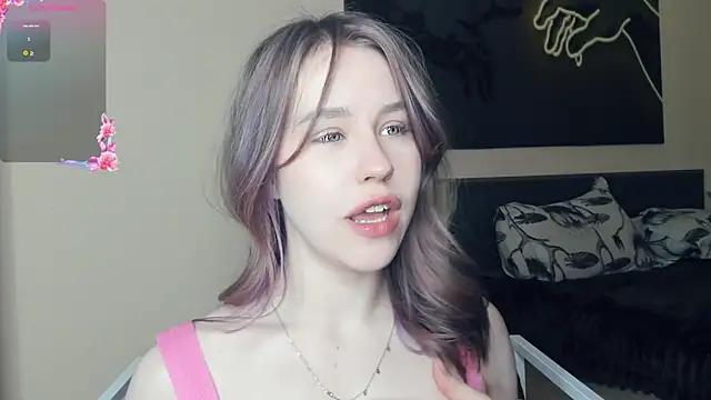 MaliaBourraine online show from June 19, 2026, 8:09 am
