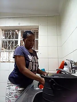 BubblyBeautiful online show from November 3, 2025, 10:08 am