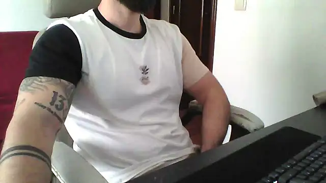 yourfantasy777 online show from April 15, 2026, 3:05 pm