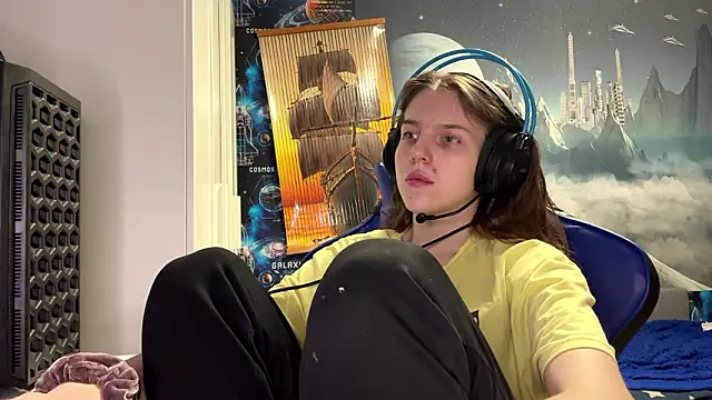 Elira Breeze online show from March 11, 2026, 2:44 pm