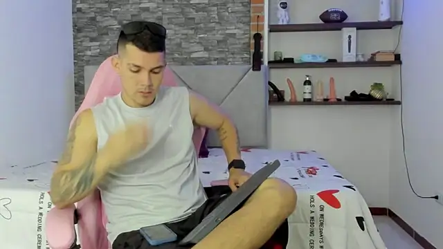 BooyHott  online show from January 11, 2026, 7:10 pm