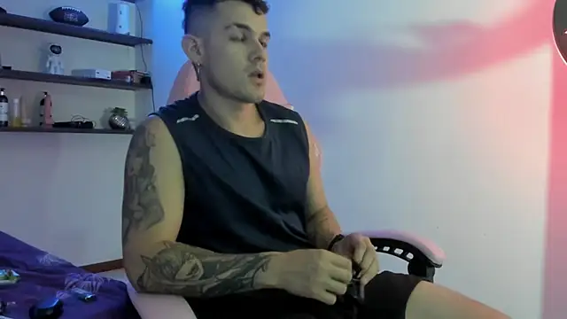 BooyHott  online show from December 20, 2025, 8:01 pm