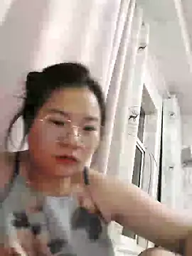 emiu xinh03 online show from September 22, 2025, 2:45 pm