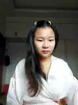 emiu xinh03 online show from September 24, 2025, 4:30 am