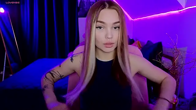 KitsyMoore online show from February 3, 2026, 4:12 pm