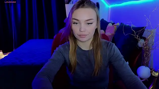 KitsyMoore online show from November 22, 2025, 1:10 pm