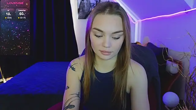 KitsyMoore online show from October 10, 2025, 1:12 pm