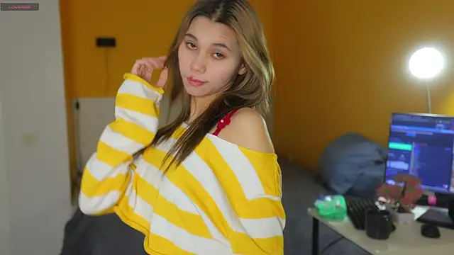 lovekissmes online show from October 28, 2025, 3:11 pm