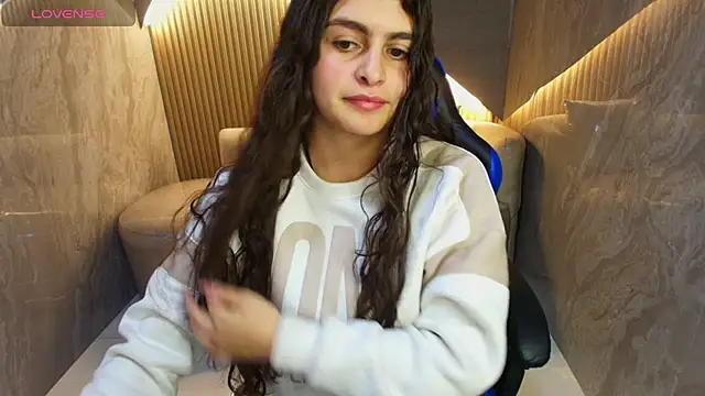 dany r  online show from October 13, 2025, 1:34 pm