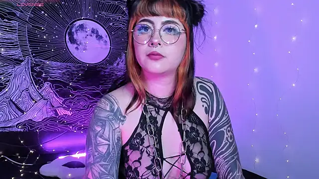 Snapshot of Hallucigenia_ chatting on October 28, 2025, 12:15 pm Hallucigenia online show from October 28, 2025, 12:15 pm