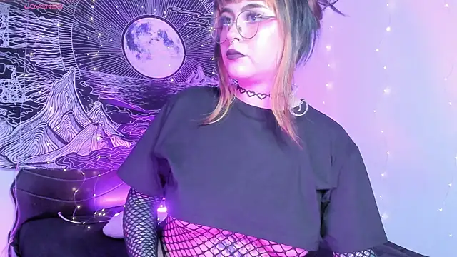 Snapshot of Hallucigenia_ chatting on November 20, 2025, 6:41 pm Hallucigenia online show from November 20, 2025, 6:41 pm