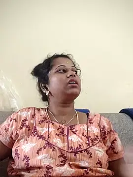 sweetqueen143 online show from October 14, 2025, 4:35 am