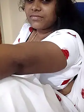 sweetqueen143 online show from November 22, 2025, 5:01 pm