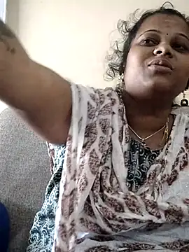 sweetqueen143 online show from November 23, 2025, 5:50 am