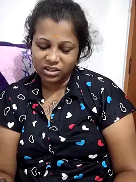 Snapshot of sweetqueen143 chatting on May 15, 2026, 11:03 pm sweetqueen143 online show from May 15, 2026, 11:03 pm