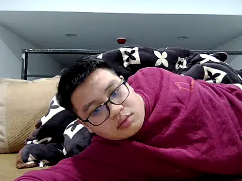 loveninja online show from December 19, 2025, 1:46 pm