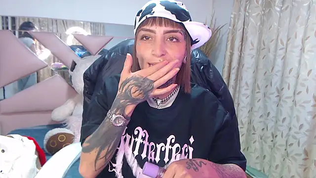 Snapshot of Gyal_8_ chatting on October 13, 2025, 4:03 am Gyal 8 online show from October 13, 2025, 4:03 am