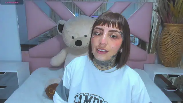 Snapshot of Gyal_8_ chatting on September 26, 2025, 3:24 am Gyal 8 online show from September 26, 2025, 3:24 am