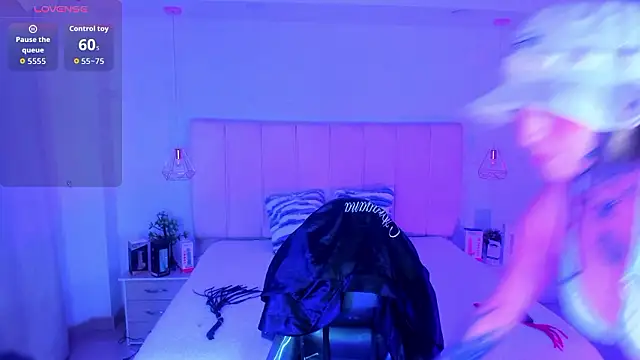 Gyal 8  online show from March 23, 2026, 4:34 am