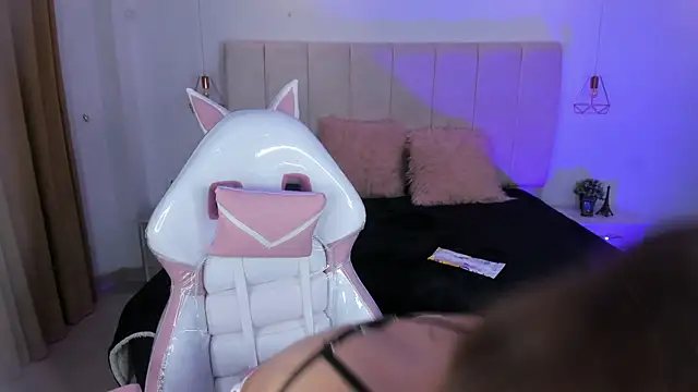 Snapshot of Gyal_8_ chatting on November 28, 2025, 4:12 am Gyal 8 online show from November 28, 2025, 4:12 am