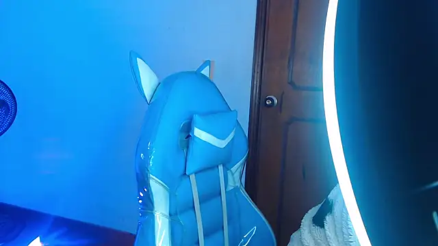 Snapshot of Gyal_8_ chatting on November 13, 2025, 3:10 am Gyal 8 online show from November 13, 2025, 3:10 am