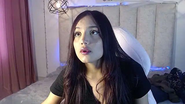 Snapshot of ladymooncs chatting on June 12, 2026, 5:32 pm ladymooncs online show from June 12, 2026, 5:32 pm
